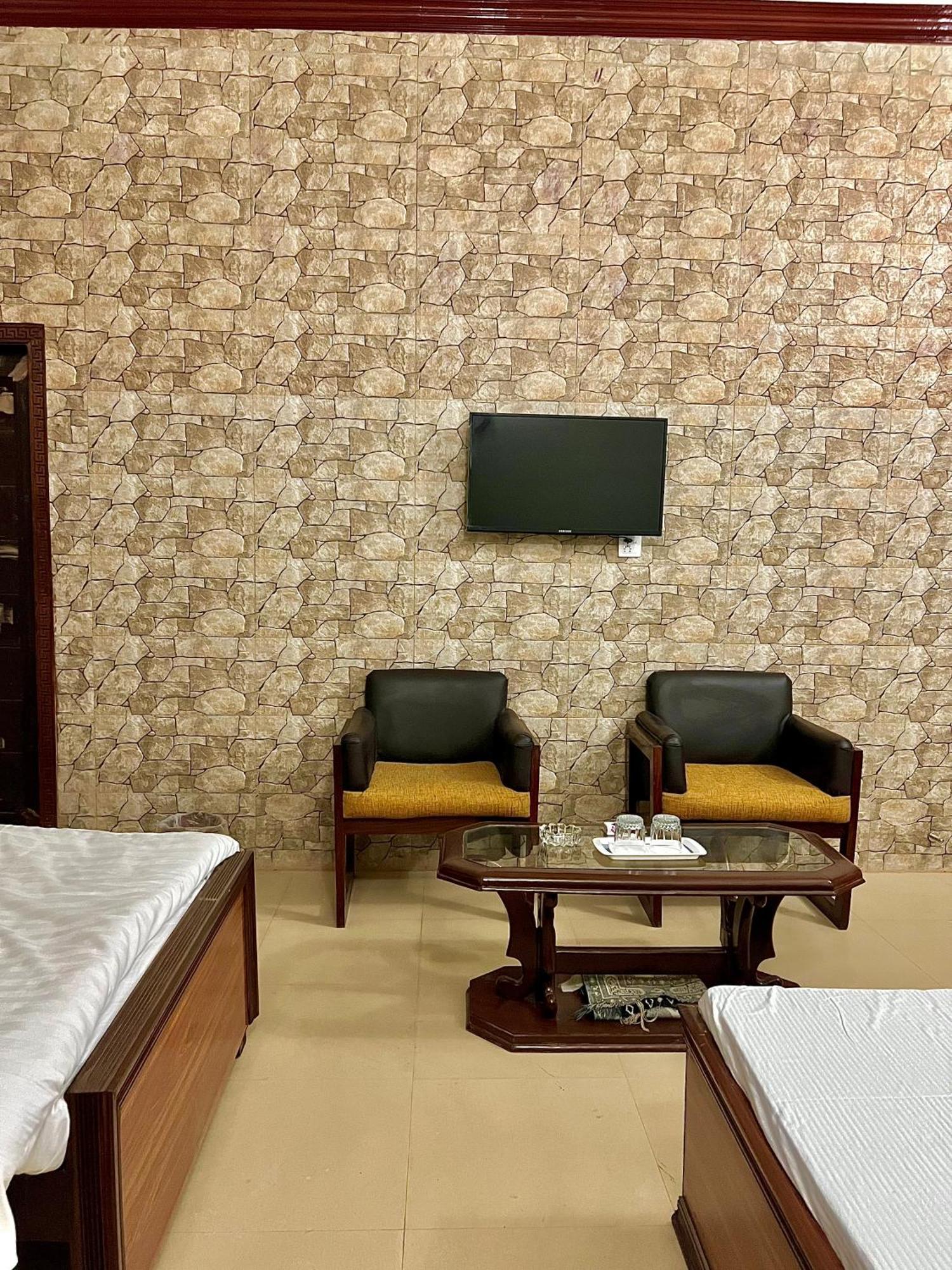 Babar House Hotel Faisalabad Exterior photo